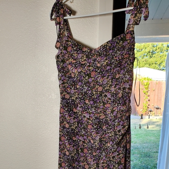 ASTR the Label Floral Tie Strap Midi Dress Medium, BLACK PURPLE FLORAL - Picture 3 of 6